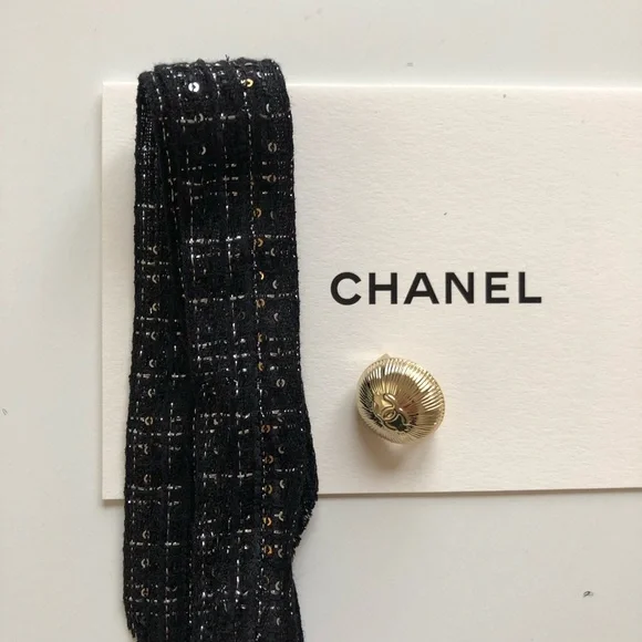 Chanel Sequin Black Tweed Ribbon Coco Charm Button Holiday  display picture 2